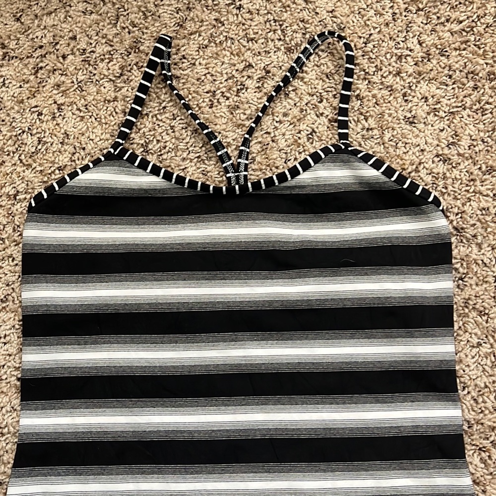 🍋 Lululemon Power-Y tank top